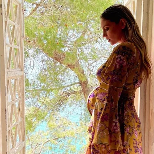 Celebrity εγκυμοσύνες | 6 διάσημες Ελληνίδες που δούλευαν μέχρι και λίγο πριν γεννήσουν