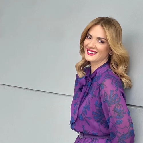 Η Εύα Τσιμιτσέλη είναι μία δεινή γυμνάστρια | Η φωτογραφία που ανέβασε η Βάσω Λασκαράκη από την Πορτογαλία