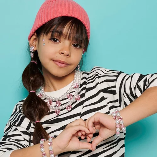 Το πιο cool brand αξεσουάρ ήρθε για να γεμίσει τις μέρες των παιδιών με χρώμα και αισιοδοξία