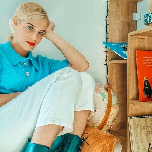 Τζένη Θεωνά | Το παραμυθένιο δωμάτιο του γιου της