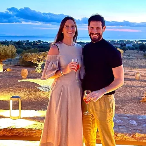 Βίβιαν Δράκου | Η σύζυγος του Θανάση Πατριαρχέα ποζάρει με μαγιό στον 7ο μήνα της εγκυμοσύνης της