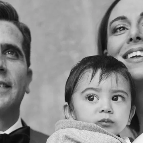 Θανάσης Βισκαδουράκης | Το "ζεστό" σπίτι στο οποίο μένει μαζί με την όμορφη οικογένειά του