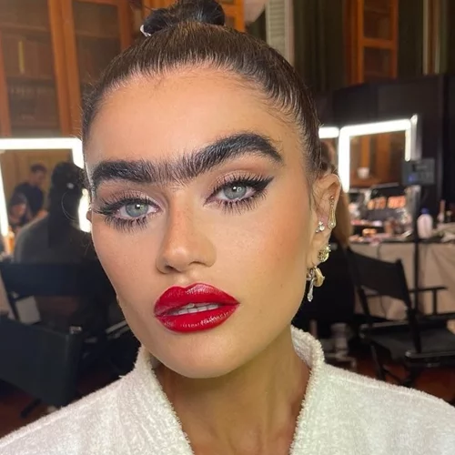 Σοφία Χατζηπαντελή | Προτείνει το πιο λαμπερό μακιγιάζ ματιών για το ρεβεγιόν, ιδανικό για μπλε μάτια