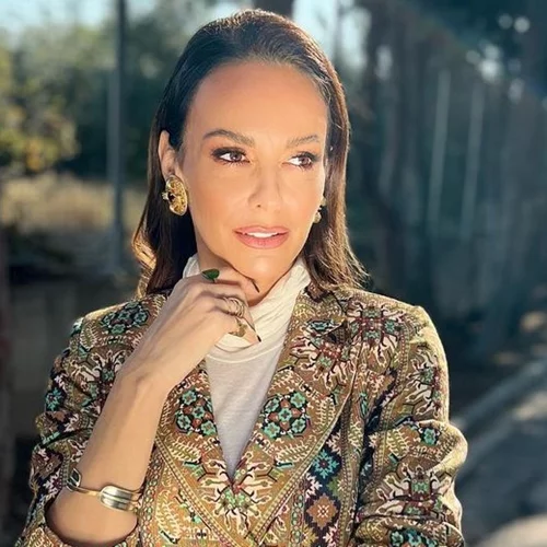 Μπέττυ Μαγγίρα και Δημήτρης Μάζης | Οι υπέροχες φωτογραφίες με τις κόρες τους από τις πασχαλινές τους διακοπές στη Σαντορίνη