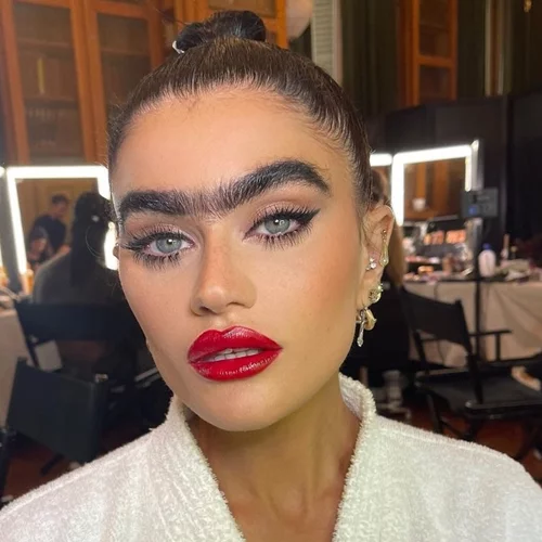 Σοφία Χατζηπαντελή | Το αγαπημένο της κραγιόν για σούπερ σαρκώδη χείλη - είναι ιδανικό για μελαχρινές και καστανές