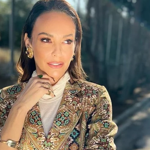 Μπέττυ Μαγγίρα | Για ψώνια με τον γοητευτικό σύζυγό της, Δημήτρη Μάζη, και την πανύψηλη κόρη τους, Ανδριάνα