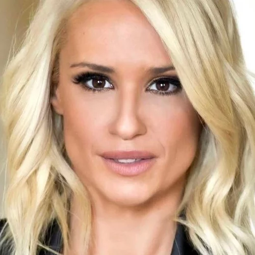 Η Κατερίνα Παναγοπούλου μόλις φόρεσε το πιο ιδιαίτερο crop top | Το outfit που επέλεξε για την παραλία