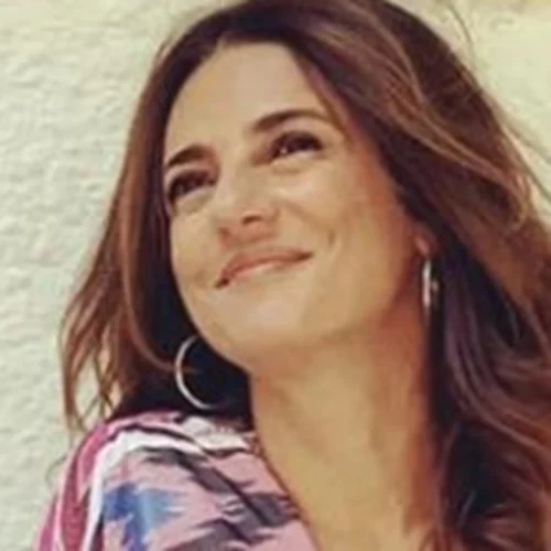 Μαρία Λεκάκη | Αυτό είναι το πανέμορφο πέτρινο εξοχικό της σπίτι που συνδυάζει υπέροχα βουνό και θάλασσα