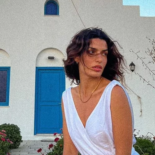 Άβαφη, χωρίς στήσιμο και χωρίς φίλτρα: Η Τόνια Σωτηροπούλου έχει τις πιο ρεαλιστικές φωτογραφίες από τις διακοπές στην Πάρο και μας αρέσει πολύ