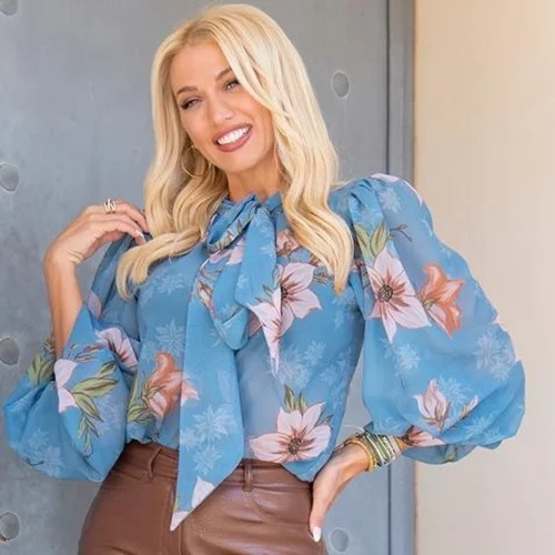 Η Κωνσταντίνα Σπυροπούλου πιο σέξι από ποτέ | Οι paparazzi φωτογραφίες με εφαρμοστό φόρεμα στον 6ο μήνα της εγκυμοσύνης της