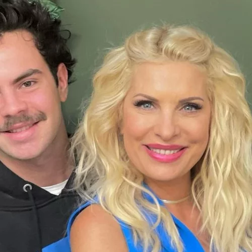 Άγγελος Λάτσιος | Η πολύ σπάνια φωτογραφία με τη μητέρα του, Ελένη Μενεγάκη