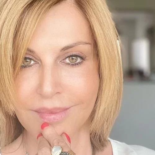 Σαν δυο σταγόνες νερό | Η Αλεξάνδρα Παλαιολόγου ποζάρει αγκαλιά με τη γλυκύτατη μητέρα της