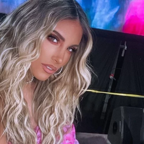 Η Αθηνά Οικονομάκου με αφέλειες | Το hair look που μας ξάφνιασε