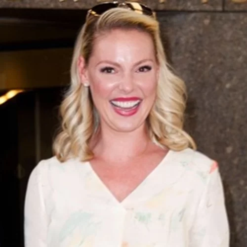 Ζηλέψαμε! Αυτή η ντουλάπα-δωμάτιο σίγουρα ανήκει σε σταρ του Χόλιγουντ | Η απίστευτη συλλογή παπουτσιών