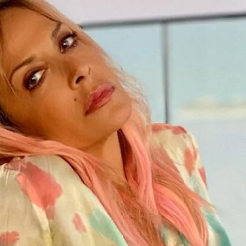 Σούπερ γιαγιά | Η Άννα Βίσση ποζάρει με τα εγγόνια της και "ρίχνει" το Instagram