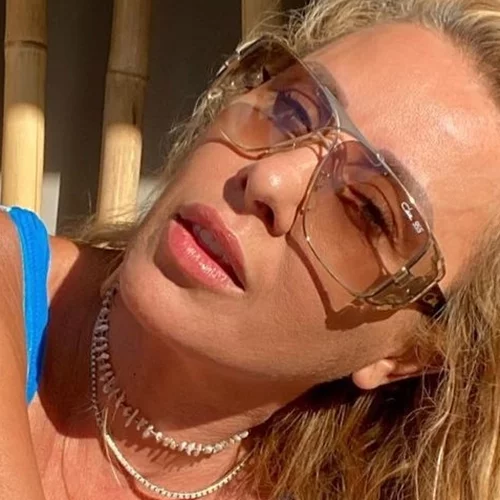 Γωγώ Μαστροκώστα | Η σπάνια βραδινή έξοδος με την πανύψηλη κόρη της, Βικτώρια Δέλλα