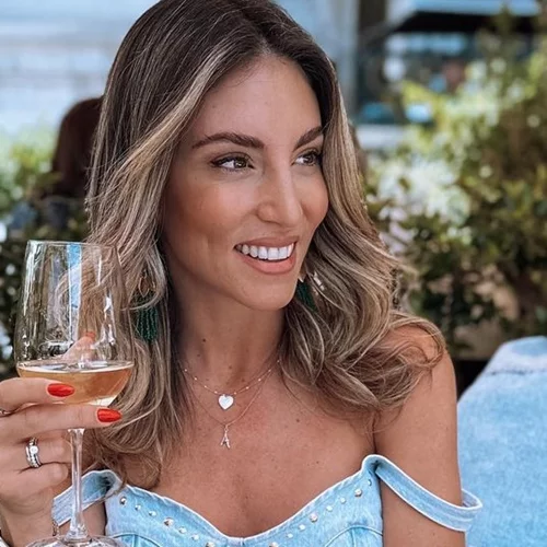 Αθηνά Οικονομάκου | Το άρωμα που φοράει πιστά τα τελευταία 20 χρόνια