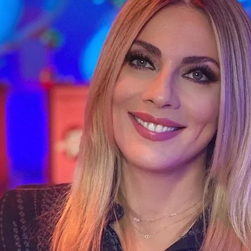 Σήμερα αποθεώνουμε τη Σμαράγδα Καρύδη που είπε τις μεγαλύτερες αλήθειες για τη γυναικεία φιλία