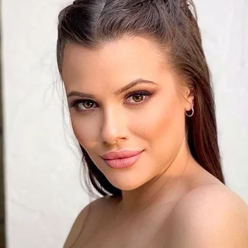 Λάουρα Νάργες | Μας δείχνει την πραγματικότητα μέσα από μία φωτογραφία - Έτσι είναι το σώμα της 8 μήνες μετά τη γέννα