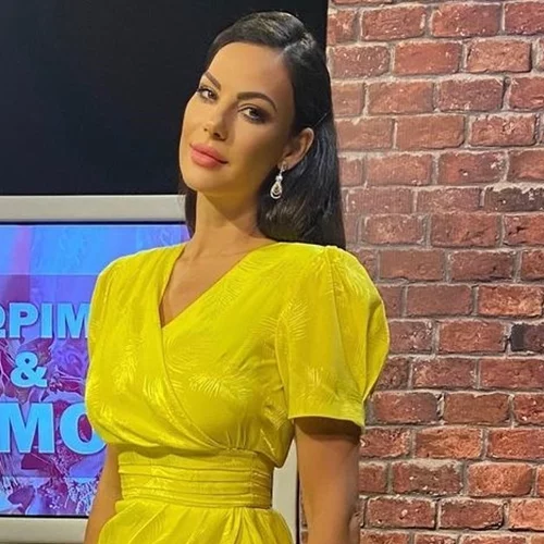 Μάιρα Κούγια | Η σπάνια δημόσια εμφάνιση της 17χρονης κούκλας κόρης της Εύης Βατίδου