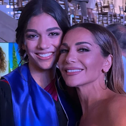 Ψηλή και καλλίγραμμη | Η εμφάνιση της Μελίνας Νικολαίδη με αθλητικό κολάν και μπουστάκι