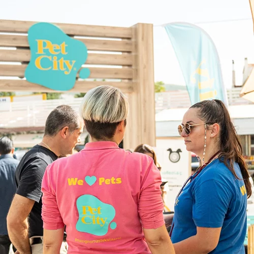 Παγκόσμια Ημέρα των Ζώων | Τα Pet City διοργάνωσαν την πρώτη Ημέρα Υιοθεσίας για αδέσποτα σκυλάκια