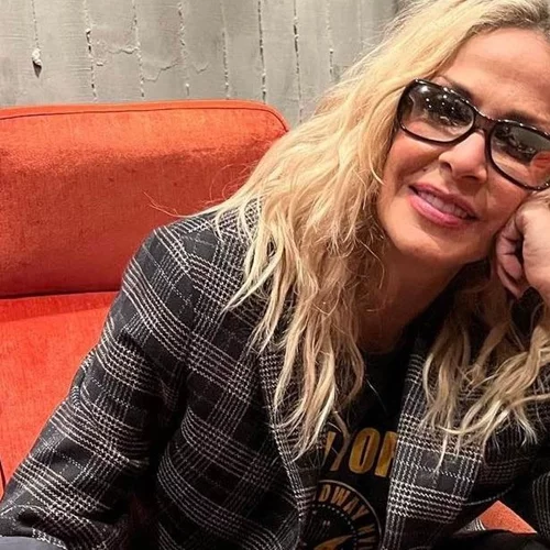 Η πιο stylish γιαγιά της Ελλάδας | Η Άννα Βίσση στο κέντρο της Αθήνας με τη Σοφία και τα δύο της εγγόνια