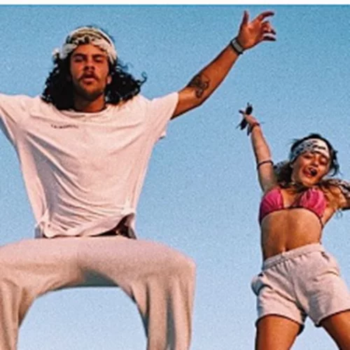 Η Γαία Μερκούρη και ο Άγγελος Λάτσιος κάνουν διακοπές στην Άνδρο και είναι πιο ερωτευμένοι από ποτέ