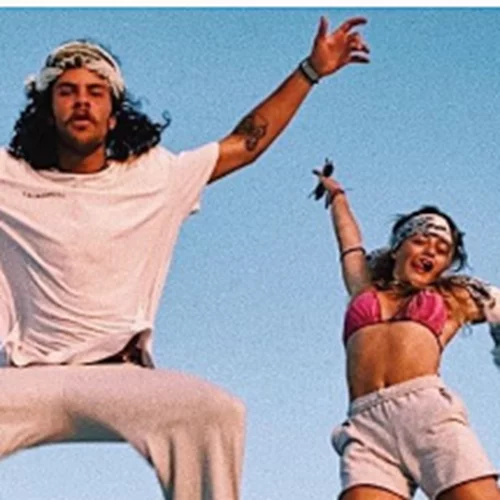 "O Άγγελος Λάτσιος και η Γαία Μερκούρη εργάστηκαν ως σερβιτόροι στο ξενοδοχείο του Μάκη Παντζόπουλου"