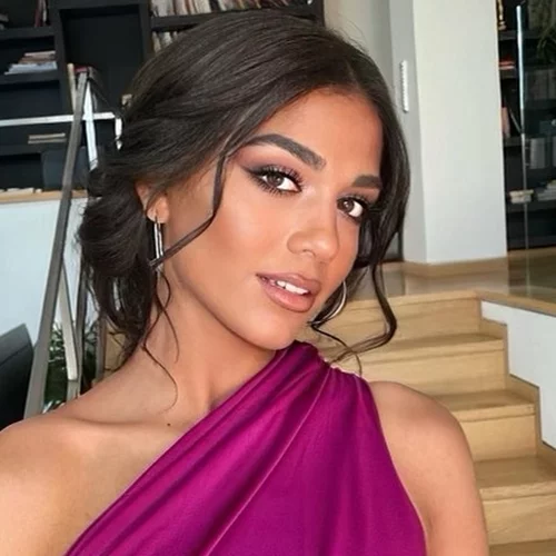 H Mελίνα Νικολαΐδη και τα ατελείωτα πόδια της | Στο μαγαζί που τραγουδά η Δέσποινα Βανδή με το πιο σέξι φόρεμα ever