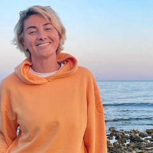 Ρεγγίνα Μακέδου | "Σκεφτόμουν αν υπάρχει κάτι χειρότερο για έναν γονιό από το να χάσει το παιδί του..υπάρχει, να μη βρει καν παιδί να θάψει"