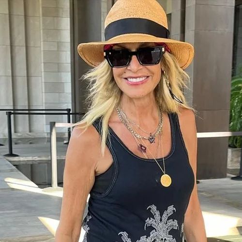 Άννα Βίσση | Στο κέντρο της Αθήνας με τη μονάκριβη κόρη της και τα cool εγγόνια της, Νικόλα και Νέστορα