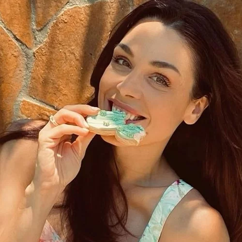 Ιωάννα Τριανταφυλλίδου | Φοράει το πιο εντυπωσιακό κιμονό και ποζάρει με νησιωτικό αέρα