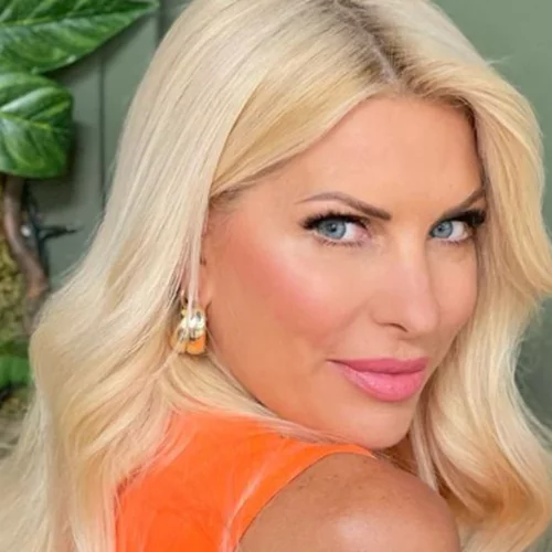 Ελένη Μενεγάκη | "Άμα θέλω να φιληθώ με τον σύντροφό μου, ενώ περπατάμε, θα φιληθώ"