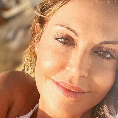 Αλεξάνδρα Παλαιολόγου | Οι γραμμωμένοι της κοιλιακοί θα σου "κόψουν" την ανάσα