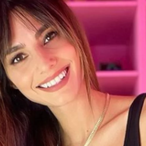 Η Ηλιάνα Παπαγεωργίου μας δείχνει την ακμή της σε ένα βίντεο χωρίς φίλτρα (και κόμπλεξ)