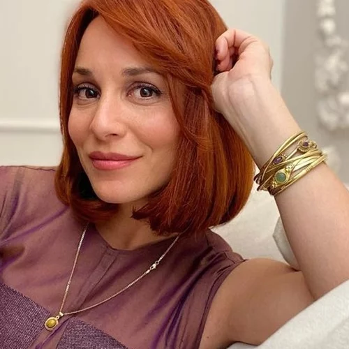 Η Πένυ Αγοραστού φόρεσε το απόλυτο baby blue χρώμα | Το statement Zara σακάκι της που λατρέψαμε