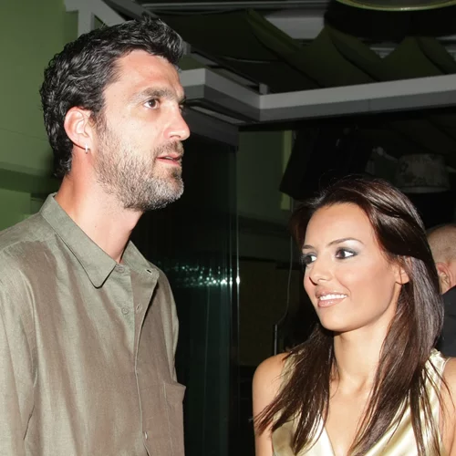 13 χρόνια πριν | Όταν η Όλγα Λαφαζάνη παντρεύτηκε τον αγαπημένο της, Νίκο Οικονόμου, σε μία λαμπερή τελετή στην Εκάλη