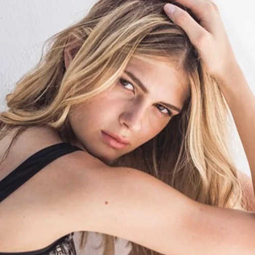 Η Αμαλία Κωστοπούλου έχει αδυναμία στον μικρό της αδερφό, Παναγιώτη - Αντώνιο Κικίλια, και αυτό δεν κρύβεται