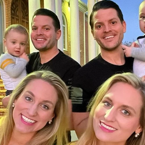 Δίδυμα παντρεύονται δίδυμα και η ζωή μοιάζει σαν καθρέφτης