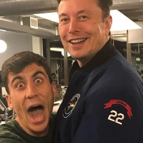 Κύπρος | Σάλος με τη συμπεριφορά του Youtuber- Ευρωβουλευτή Φειδία Παναγιώτου σε παιδιά αγνοούμενων