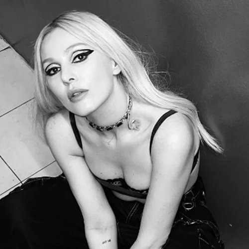 Η Τάμτα υιοθέτησε το makeup trend που θα βλέπεις παντού φέτος την άνοιξη