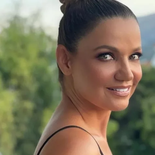 Άβαφη και ευτυχισμένη | Η Παναγιώτα Βλαντή φόρεσε το ολόσωμο μαγιό της και κολύμπησε στα πιο μαγευτικά, τιρκουάζ νερά