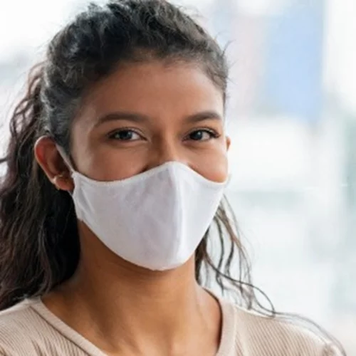 Ισχυρή σύσταση χρήσης της μάσκας ιδίως για τους ευάλωτους και όχι κάθετα περιοριστικά μέτρα από τον Σεπτέμβριο