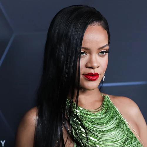 Rihanna | Η πρώτη της εμφάνιση μετά τη γέννηση του γιου της