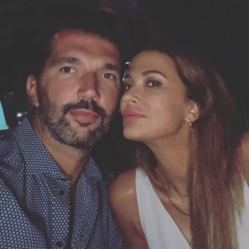 Η Αλέκα Καμηλά και ο Peja Stojaković γιόρτασαν 20 χρόνια γάμου με μία υπέροχη, οικογενειακή φωτογραφία