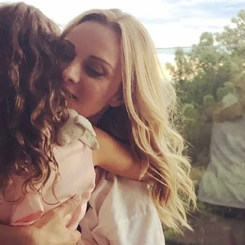 Η Ηλέκτρα Λύρα είναι μία πανέμορφη και cool έφηβη | Οι γλυκές φωτογραφίες με την Πέγκυ Ζήνα και την Κατερίνα Δαλάκα