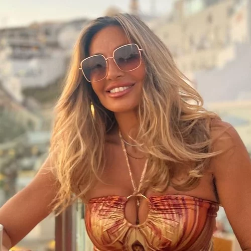 The body | Η Ελένη Πετρουλάκη ποζάρει με μπικίνι και εντυπωσιάζει με το απίστευτα γραμμωμένο και δυνατό της σώμα