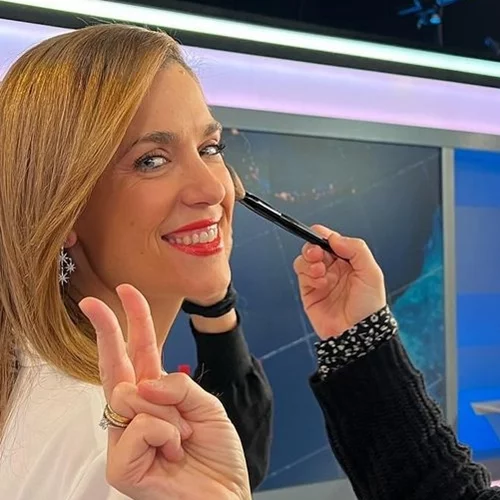 Η Εύα Αντωνοπούλου υιοθέτησε το καρέ κούρεμα, που κολακεύει όλες τις γυναίκες