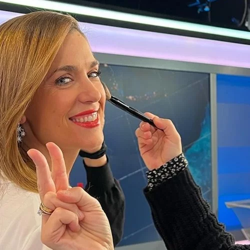 Η Εύα Αντωνοπούλου όπως δεν την έχουμε ξαναδεί | Με zebra print κολάν και cropped jacket